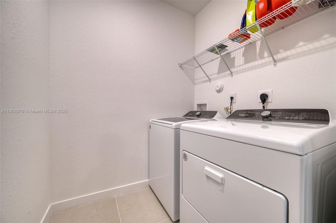 For Sale: $699,200 (4 beds, 2 baths, 2544 Square Feet)