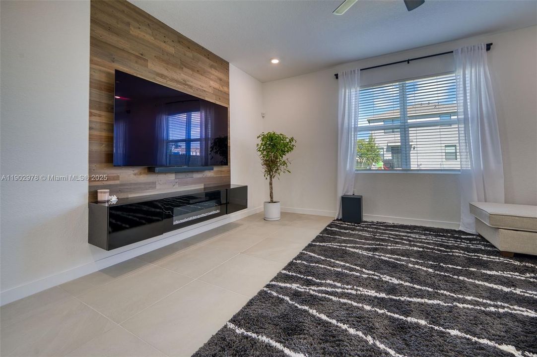 For Sale: $699,200 (4 beds, 2 baths, 2544 Square Feet)