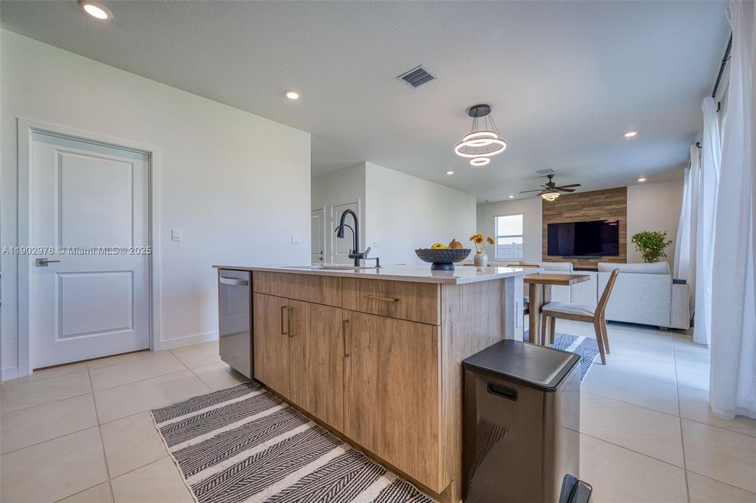 For Sale: $699,200 (4 beds, 2 baths, 2544 Square Feet)