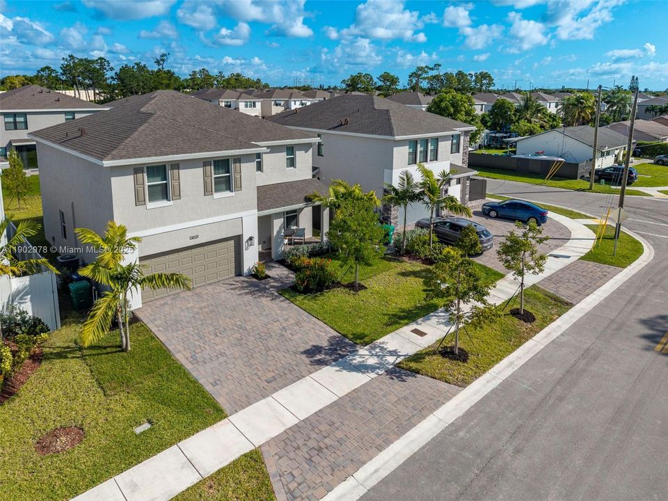 For Sale: $699,200 (4 beds, 2 baths, 2544 Square Feet)