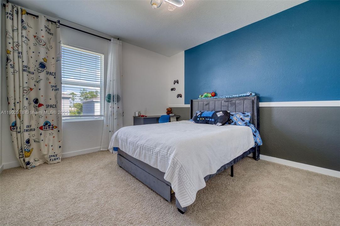 For Sale: $699,200 (4 beds, 2 baths, 2544 Square Feet)