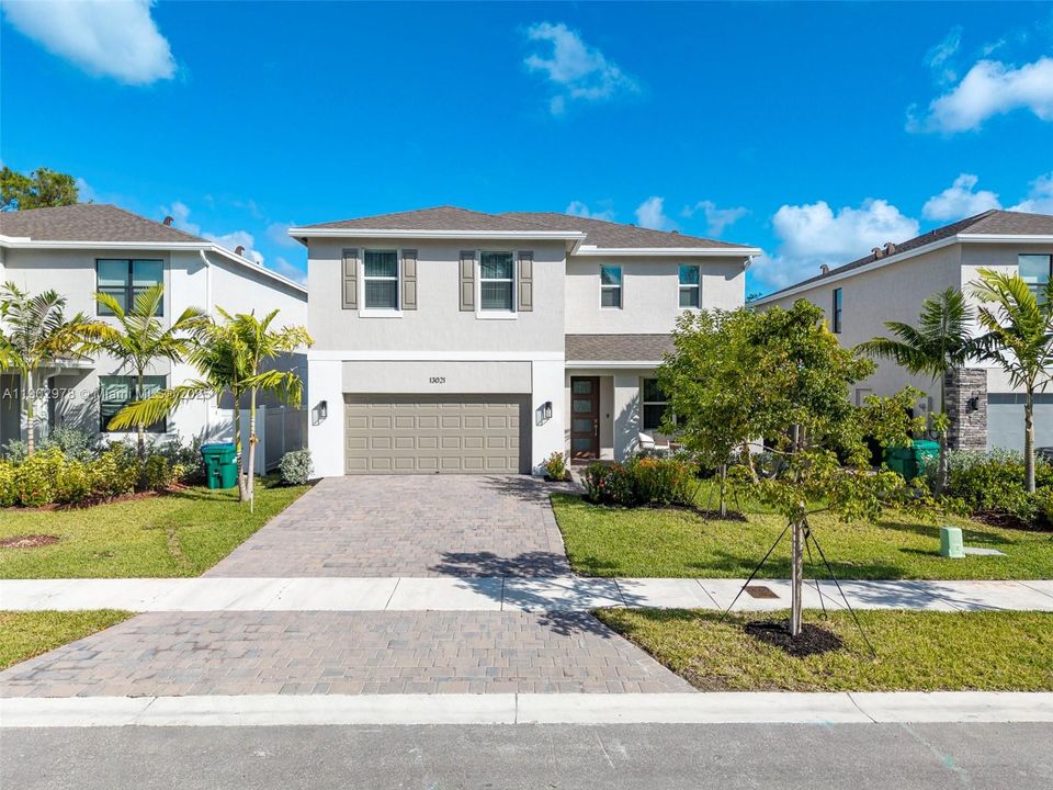 For Sale: $699,200 (4 beds, 2 baths, 2544 Square Feet)