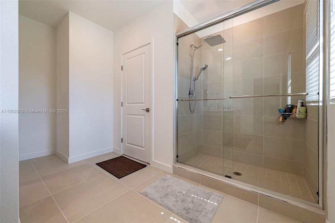 For Sale: $699,200 (4 beds, 2 baths, 2544 Square Feet)