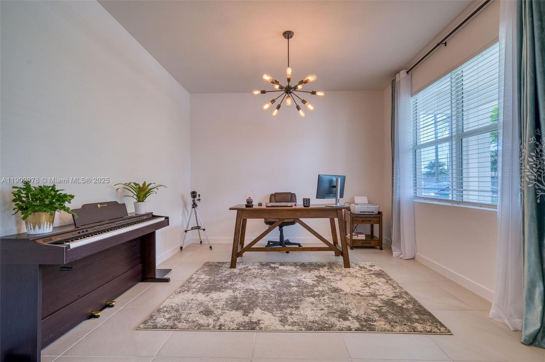 For Sale: $699,200 (4 beds, 2 baths, 2544 Square Feet)