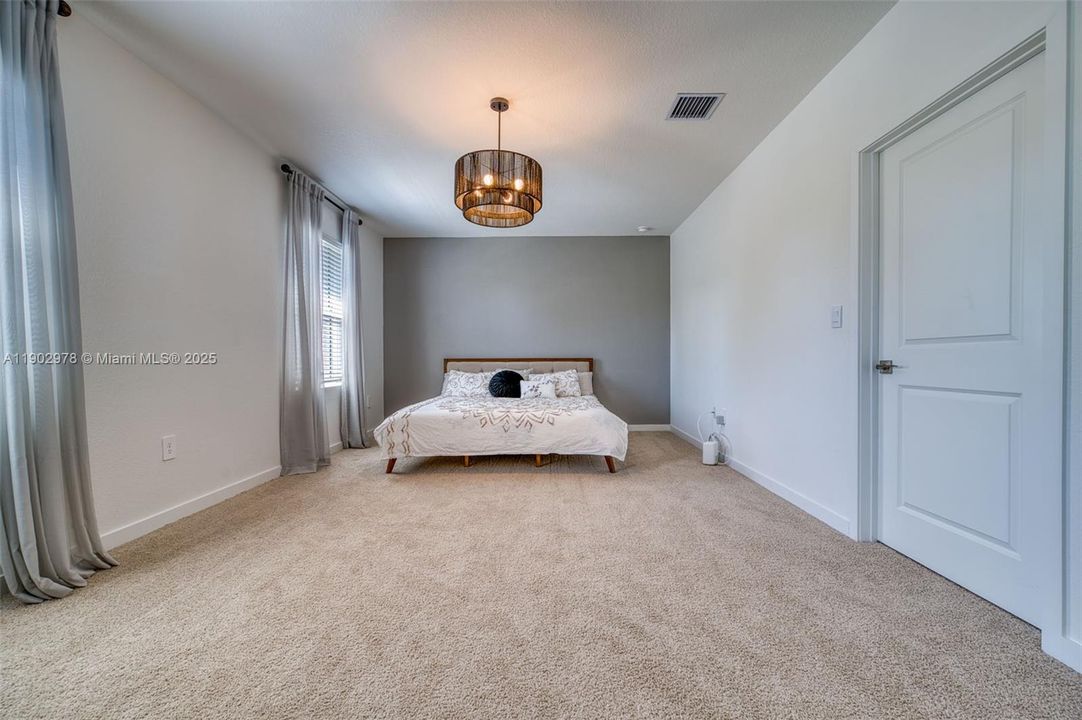 For Sale: $699,200 (4 beds, 2 baths, 2544 Square Feet)