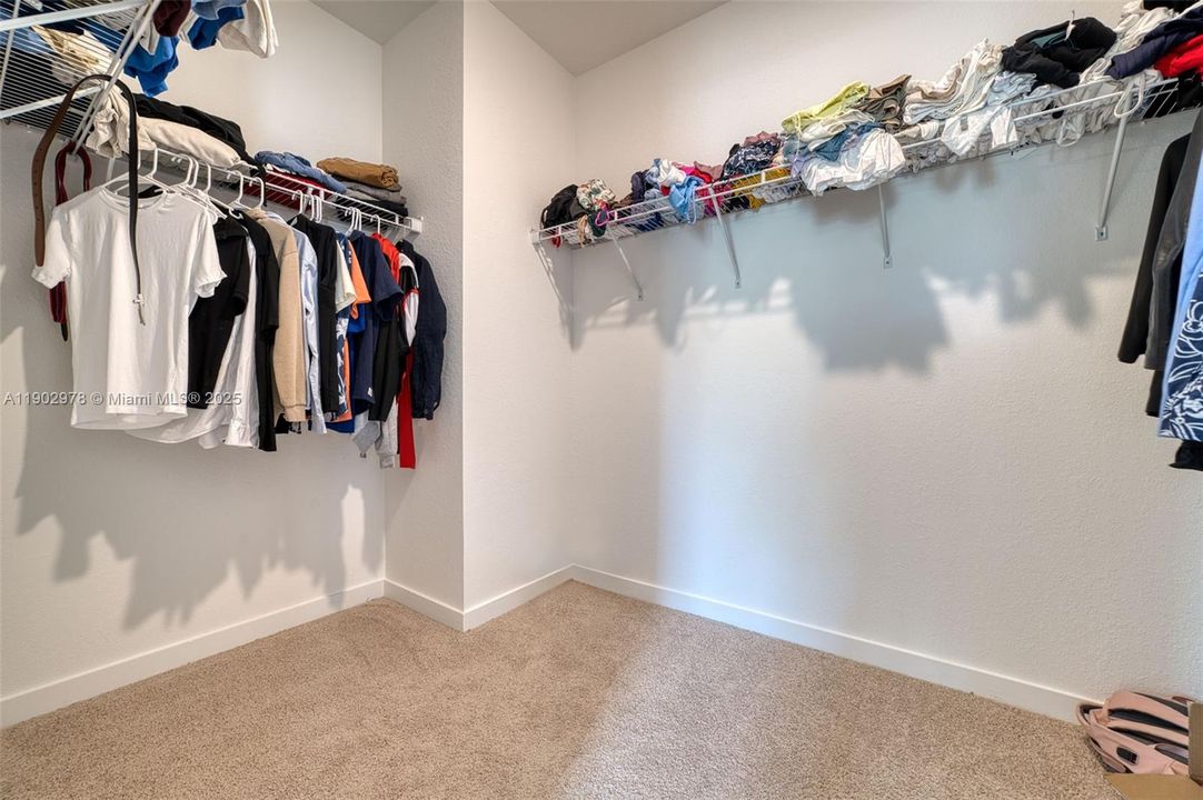 For Sale: $699,200 (4 beds, 2 baths, 2544 Square Feet)