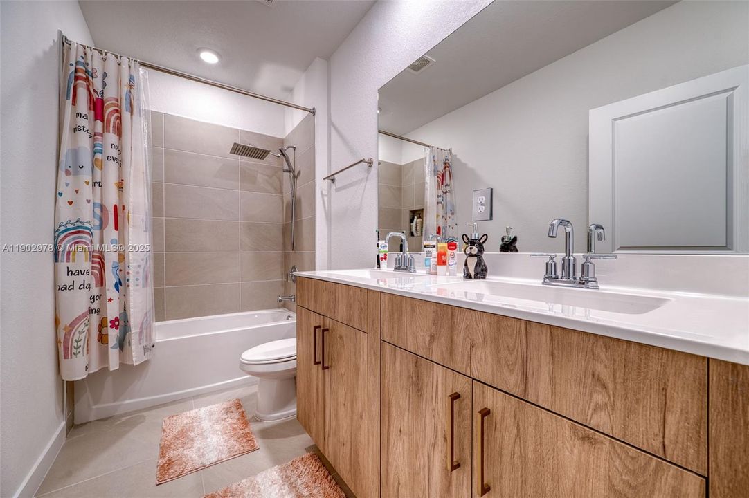 For Sale: $699,200 (4 beds, 2 baths, 2544 Square Feet)