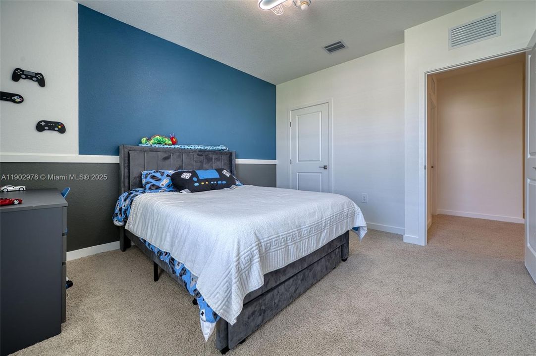 For Sale: $699,200 (4 beds, 2 baths, 2544 Square Feet)