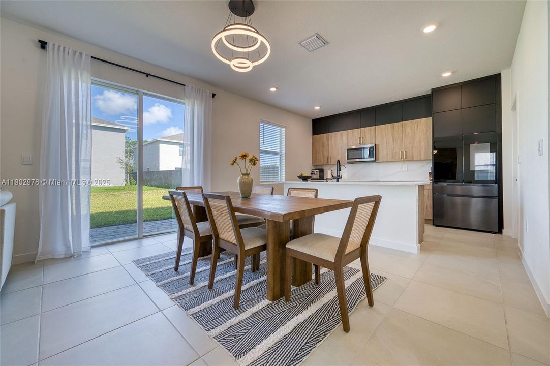 For Sale: $699,200 (4 beds, 2 baths, 2544 Square Feet)