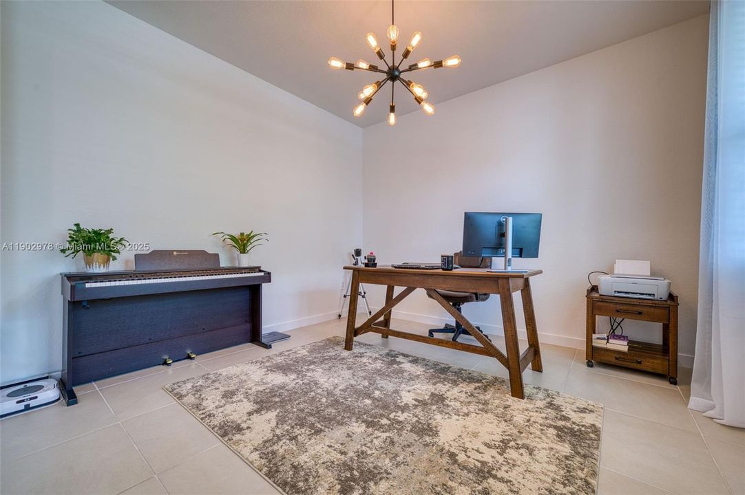 For Sale: $699,200 (4 beds, 2 baths, 2544 Square Feet)