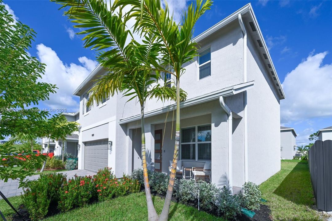 For Sale: $699,200 (4 beds, 2 baths, 2544 Square Feet)