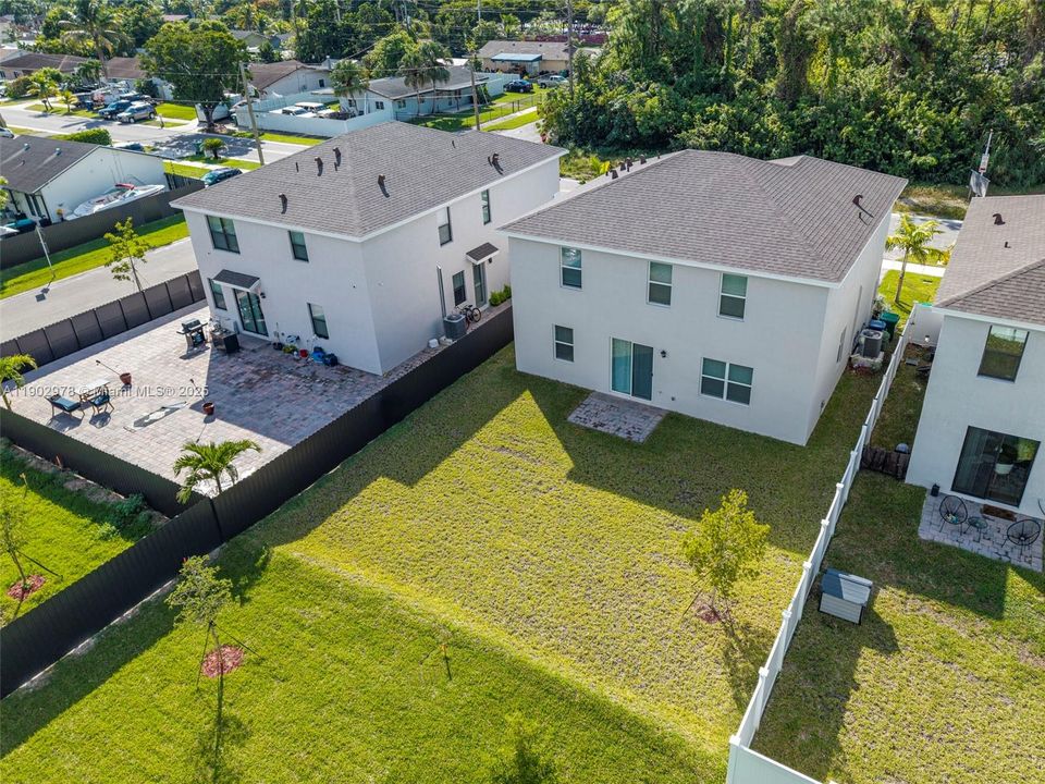 For Sale: $699,200 (4 beds, 2 baths, 2544 Square Feet)