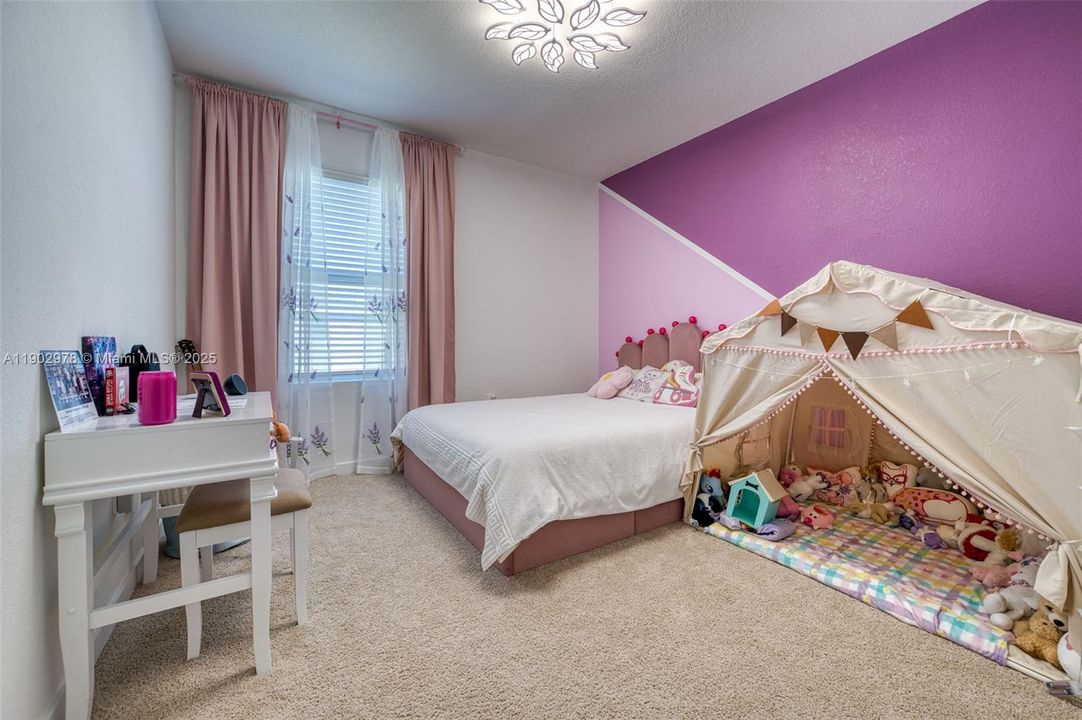 For Sale: $699,200 (4 beds, 2 baths, 2544 Square Feet)