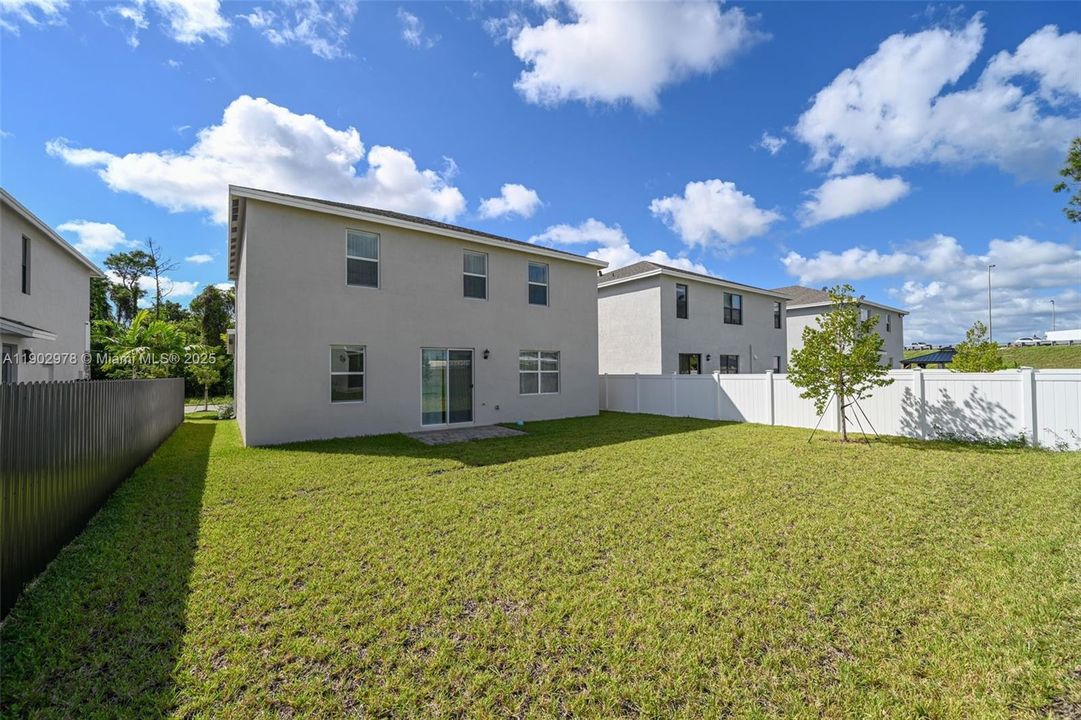 For Sale: $699,200 (4 beds, 2 baths, 2544 Square Feet)