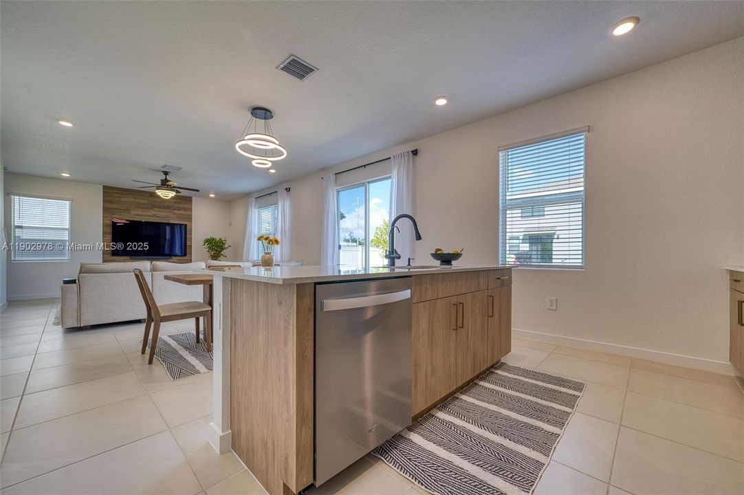 For Sale: $699,200 (4 beds, 2 baths, 2544 Square Feet)