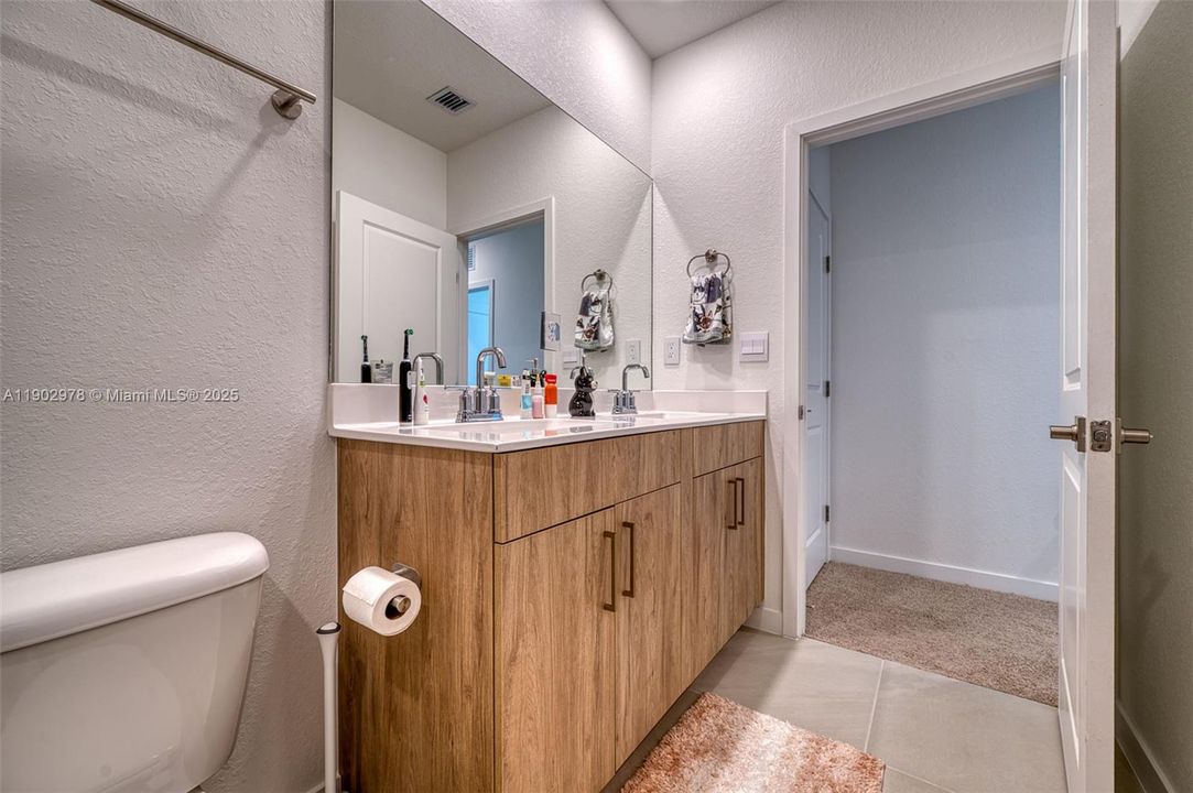 For Sale: $699,200 (4 beds, 2 baths, 2544 Square Feet)