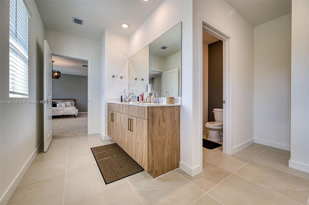 For Sale: $699,200 (4 beds, 2 baths, 2544 Square Feet)