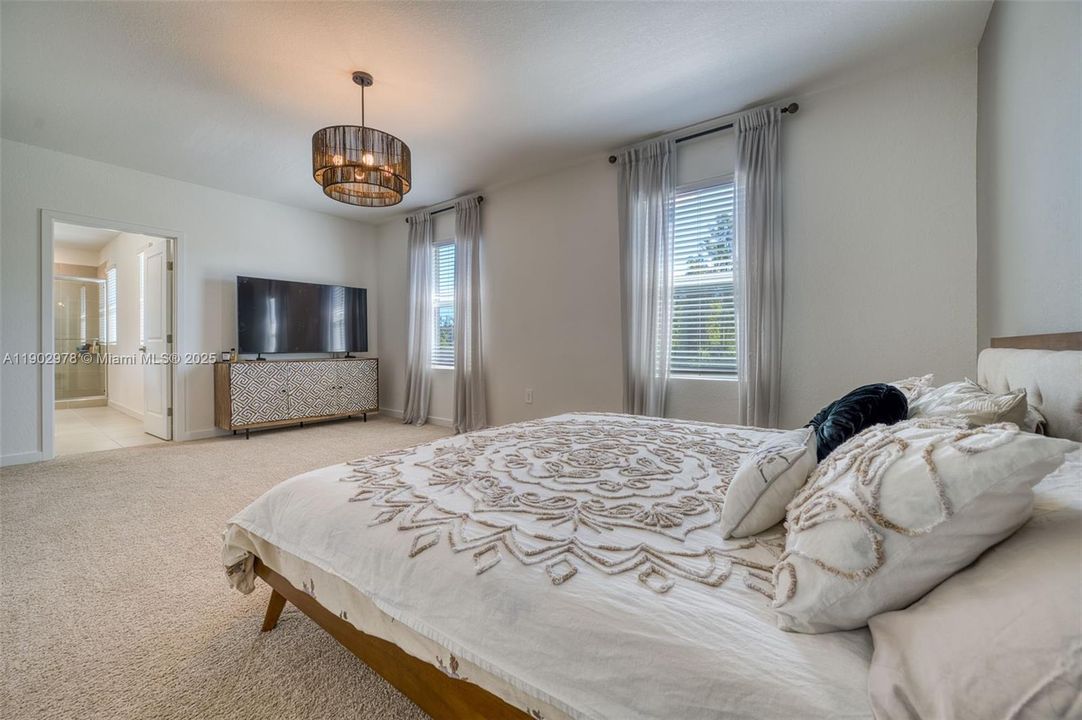 For Sale: $699,200 (4 beds, 2 baths, 2544 Square Feet)