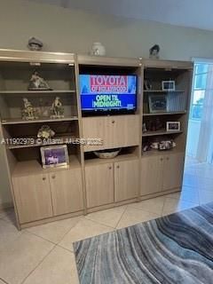 For Rent: $1,600 (1 beds, 1 baths, 732 Square Feet)