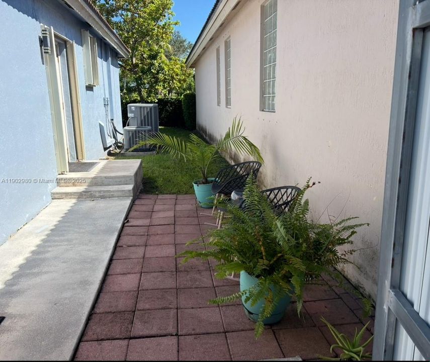 Recently Rented: $1,600 (1 beds, 1 baths, 1696 Square Feet)