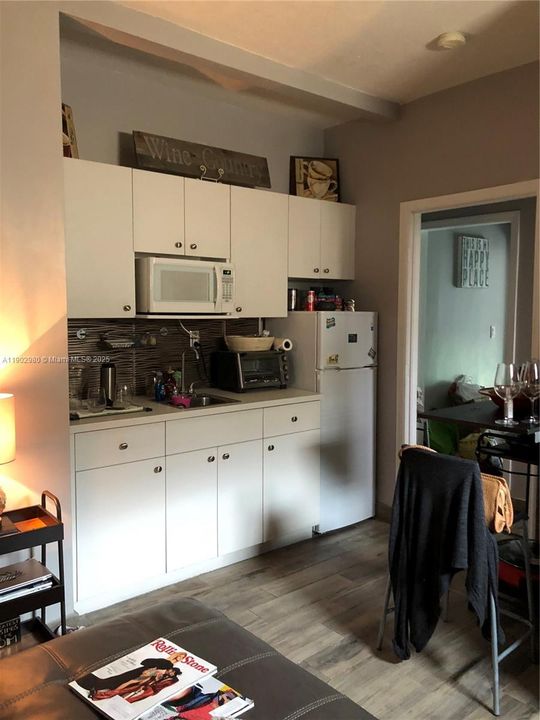 Recently Rented: $1,600 (1 beds, 1 baths, 1696 Square Feet)