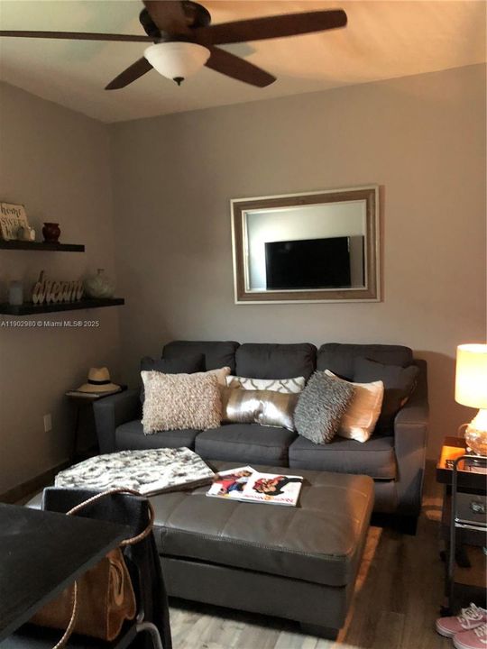 Recently Rented: $1,600 (1 beds, 1 baths, 1696 Square Feet)