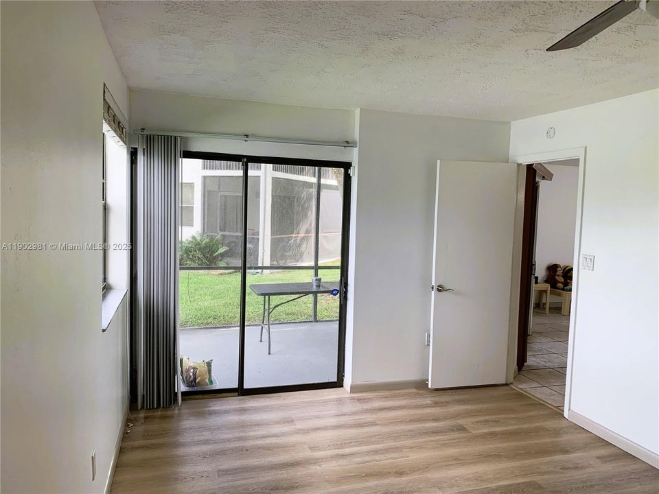 В аренду: $1,900 (2 спален, 2 ванн, 970 Квадратных фут)