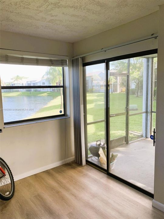 В аренду: $1,900 (2 спален, 2 ванн, 970 Квадратных фут)