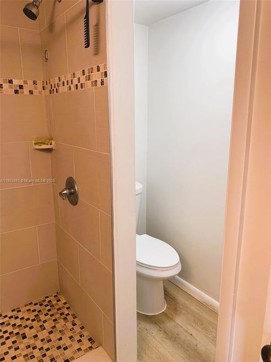 В аренду: $1,900 (2 спален, 2 ванн, 970 Квадратных фут)