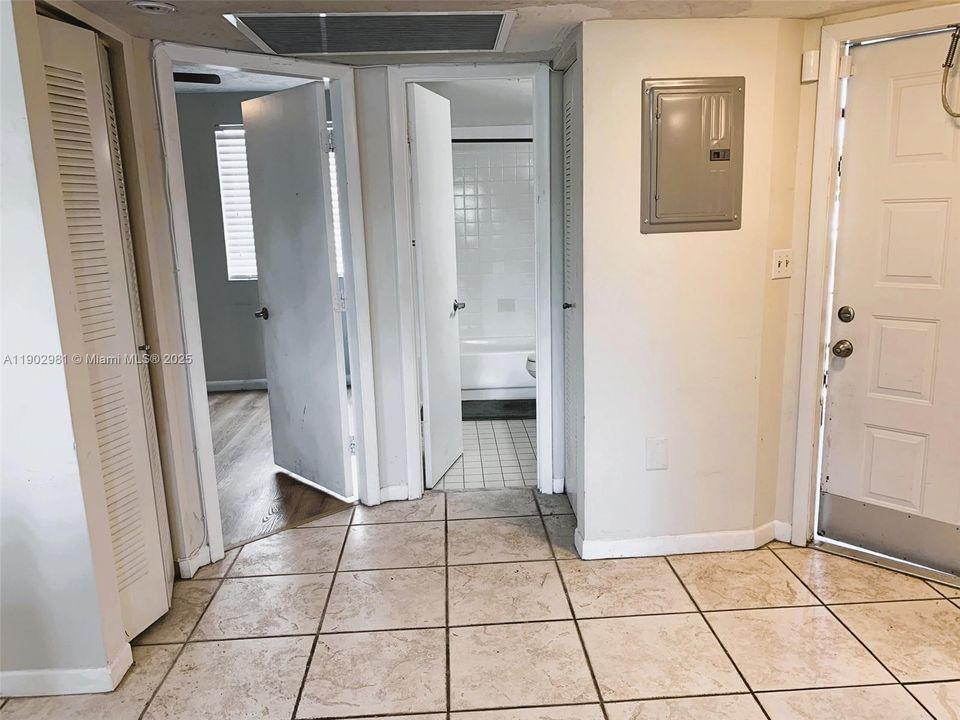 В аренду: $1,900 (2 спален, 2 ванн, 970 Квадратных фут)