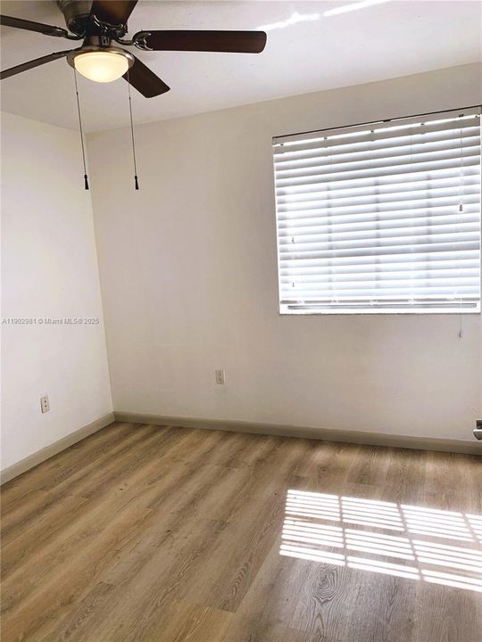 В аренду: $1,900 (2 спален, 2 ванн, 970 Квадратных фут)