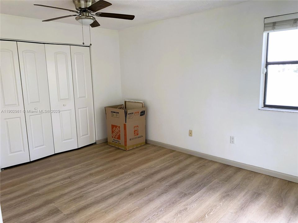 В аренду: $1,900 (2 спален, 2 ванн, 970 Квадратных фут)