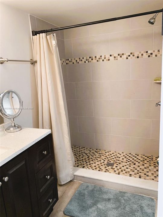 В аренду: $1,900 (2 спален, 2 ванн, 970 Квадратных фут)