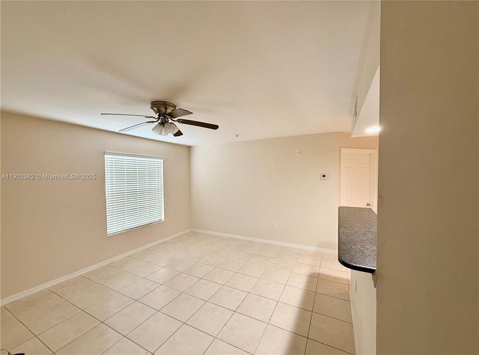 For Rent: $1,600 (2 beds, 2 baths, 990 Square Feet)