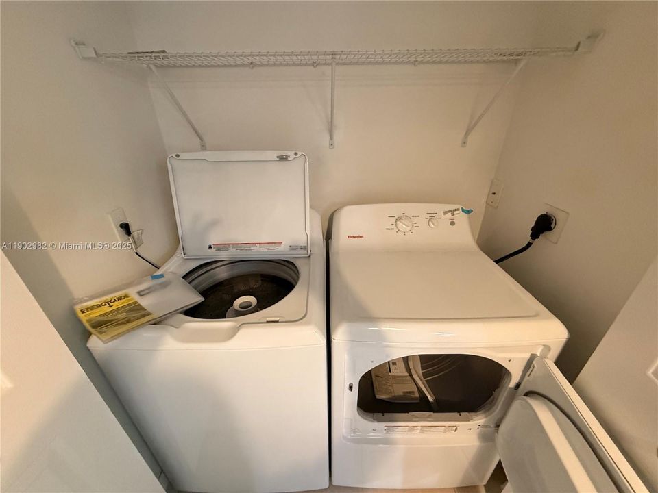 For Rent: $1,600 (2 beds, 2 baths, 990 Square Feet)