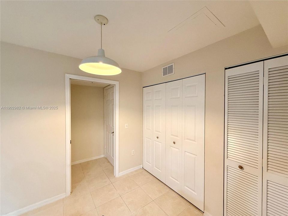 For Rent: $1,600 (2 beds, 2 baths, 990 Square Feet)