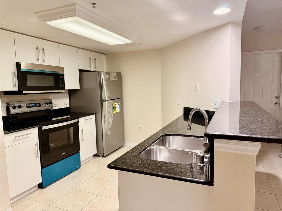 For Rent: $1,600 (2 beds, 2 baths, 990 Square Feet)