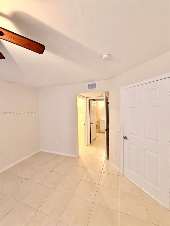 For Rent: $1,600 (2 beds, 2 baths, 990 Square Feet)