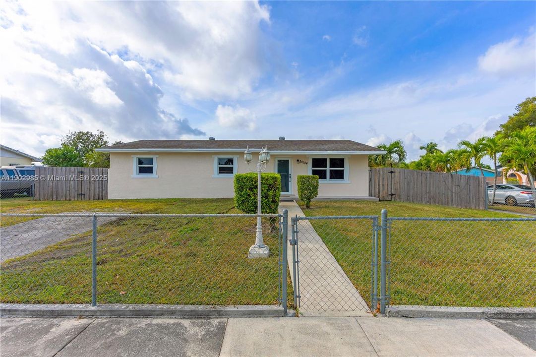 Active With Contract: $3,250 (4 beds, 2 baths, 1288 Square Feet)
