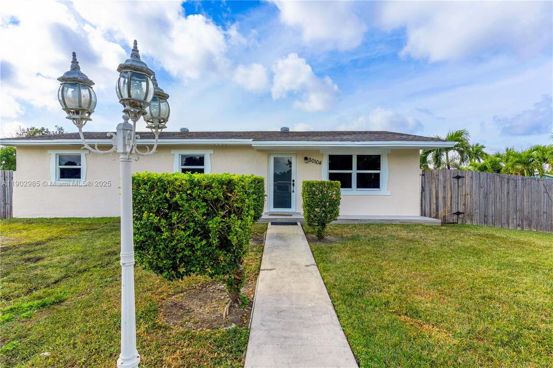Active With Contract: $3,250 (4 beds, 2 baths, 1288 Square Feet)