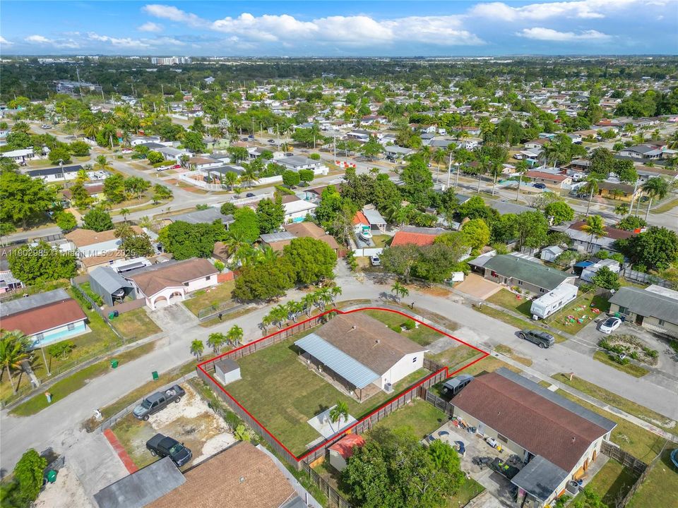 Active With Contract: $3,250 (4 beds, 2 baths, 1288 Square Feet)