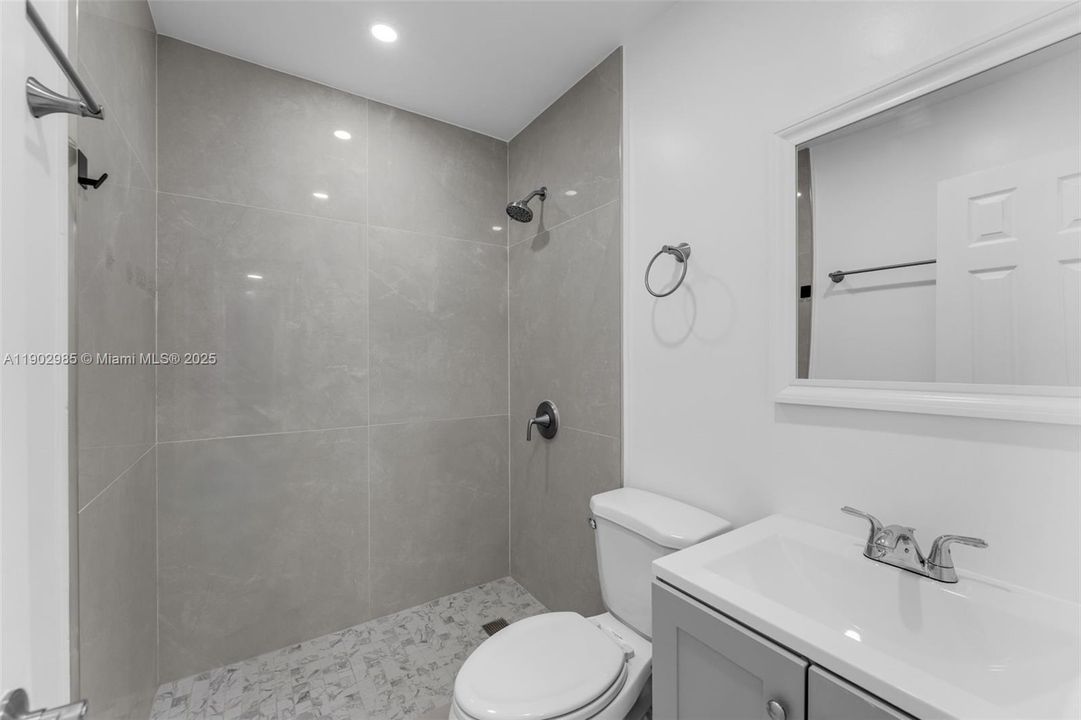 Active With Contract: $3,250 (4 beds, 2 baths, 1288 Square Feet)