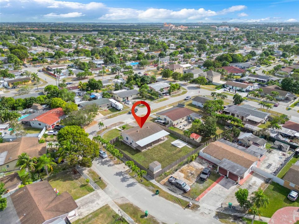 Active With Contract: $3,250 (4 beds, 2 baths, 1288 Square Feet)