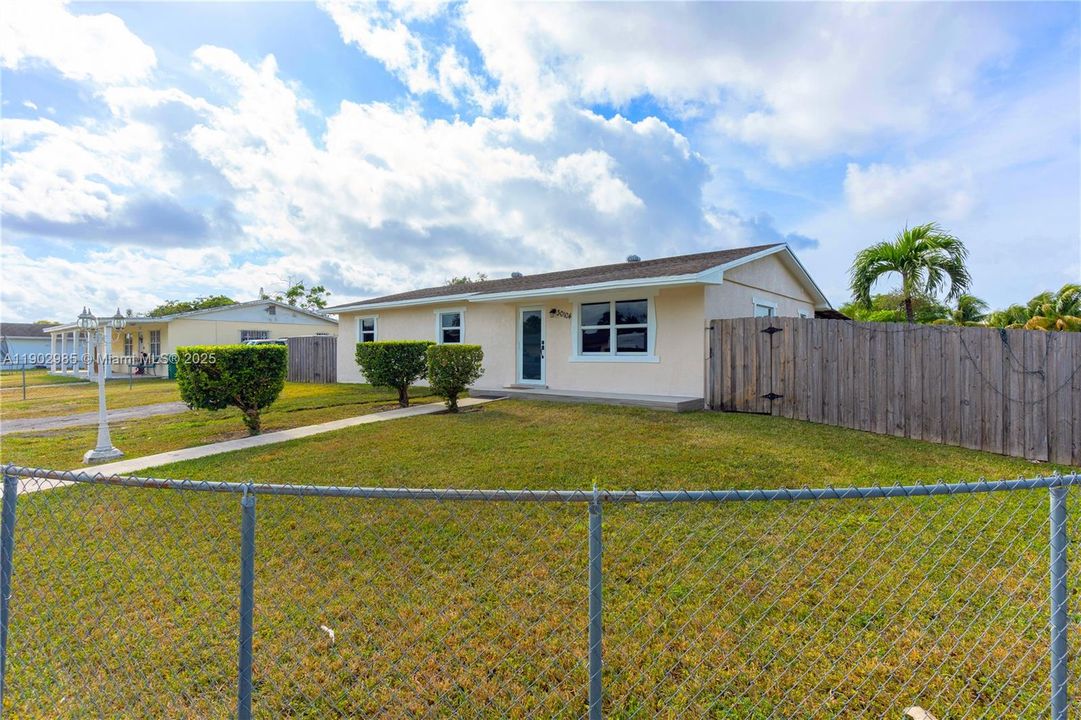 Active With Contract: $3,250 (4 beds, 2 baths, 1288 Square Feet)