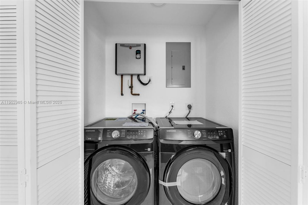 Active With Contract: $3,250 (4 beds, 2 baths, 1288 Square Feet)