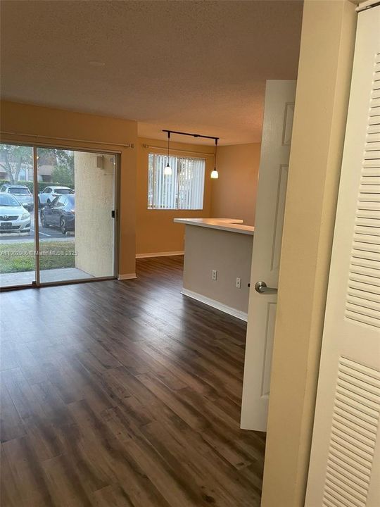 For Rent: $1,850 (1 beds, 1 baths, 823 Square Feet)