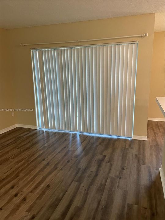For Rent: $1,850 (1 beds, 1 baths, 823 Square Feet)