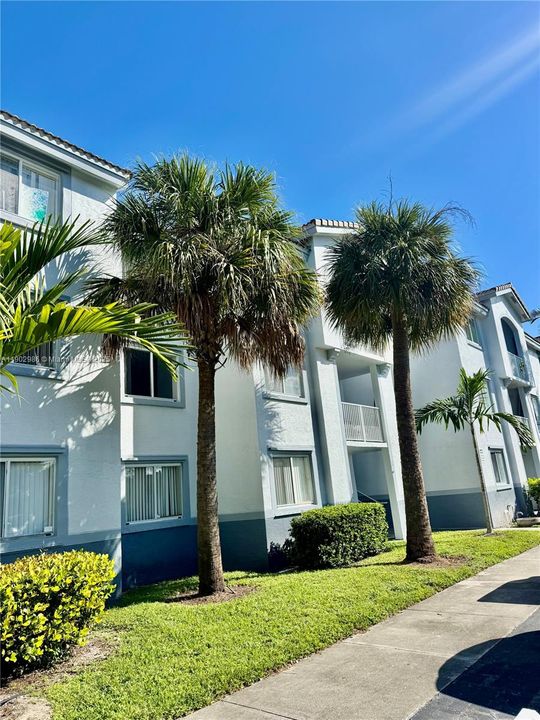 For Rent: $1,850 (1 beds, 1 baths, 823 Square Feet)