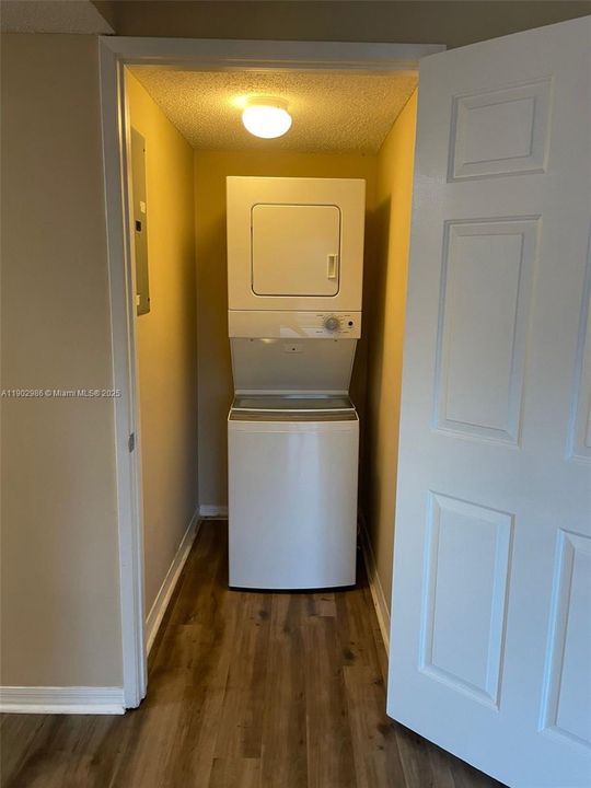 For Rent: $1,850 (1 beds, 1 baths, 823 Square Feet)