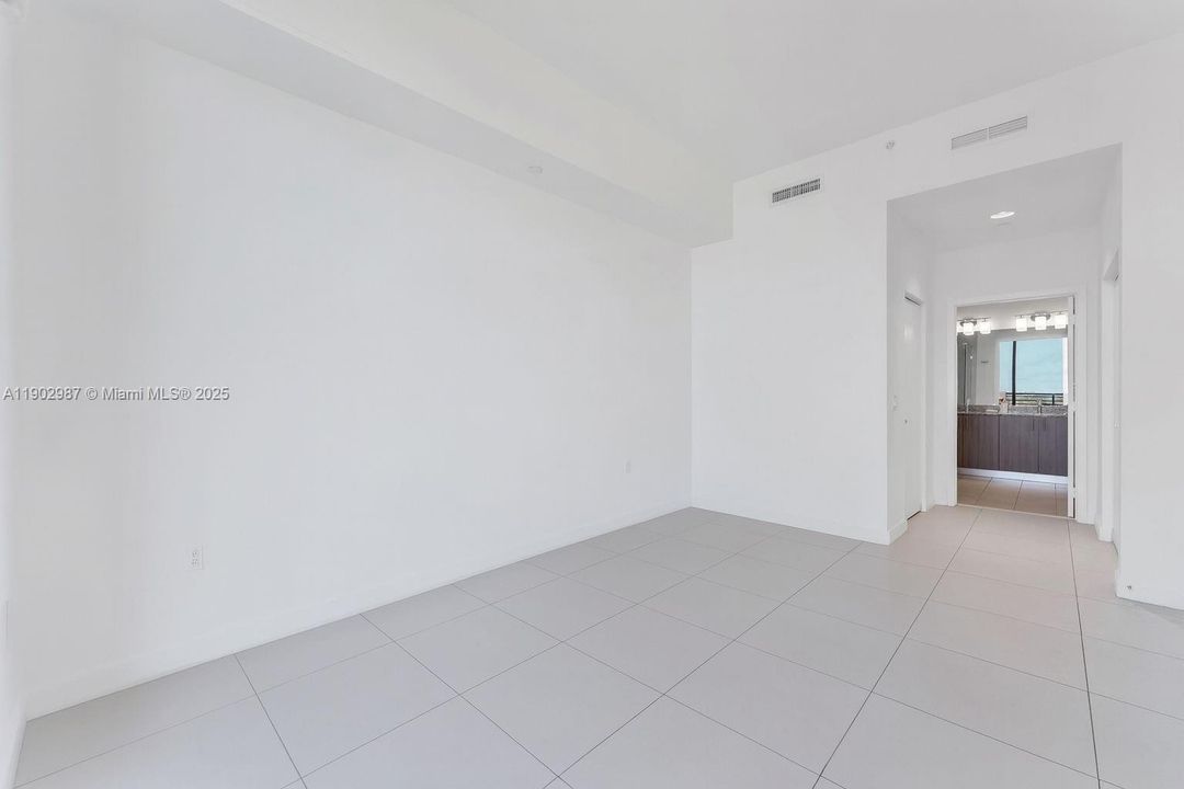 Recently Rented: $4,500 (2 beds, 2 baths, 1032 Square Feet)